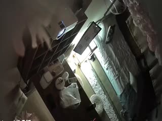 日式主题房摄像头偷拍情侣啪啪一炮中途休息穿上和服研究房间里的日本玩意